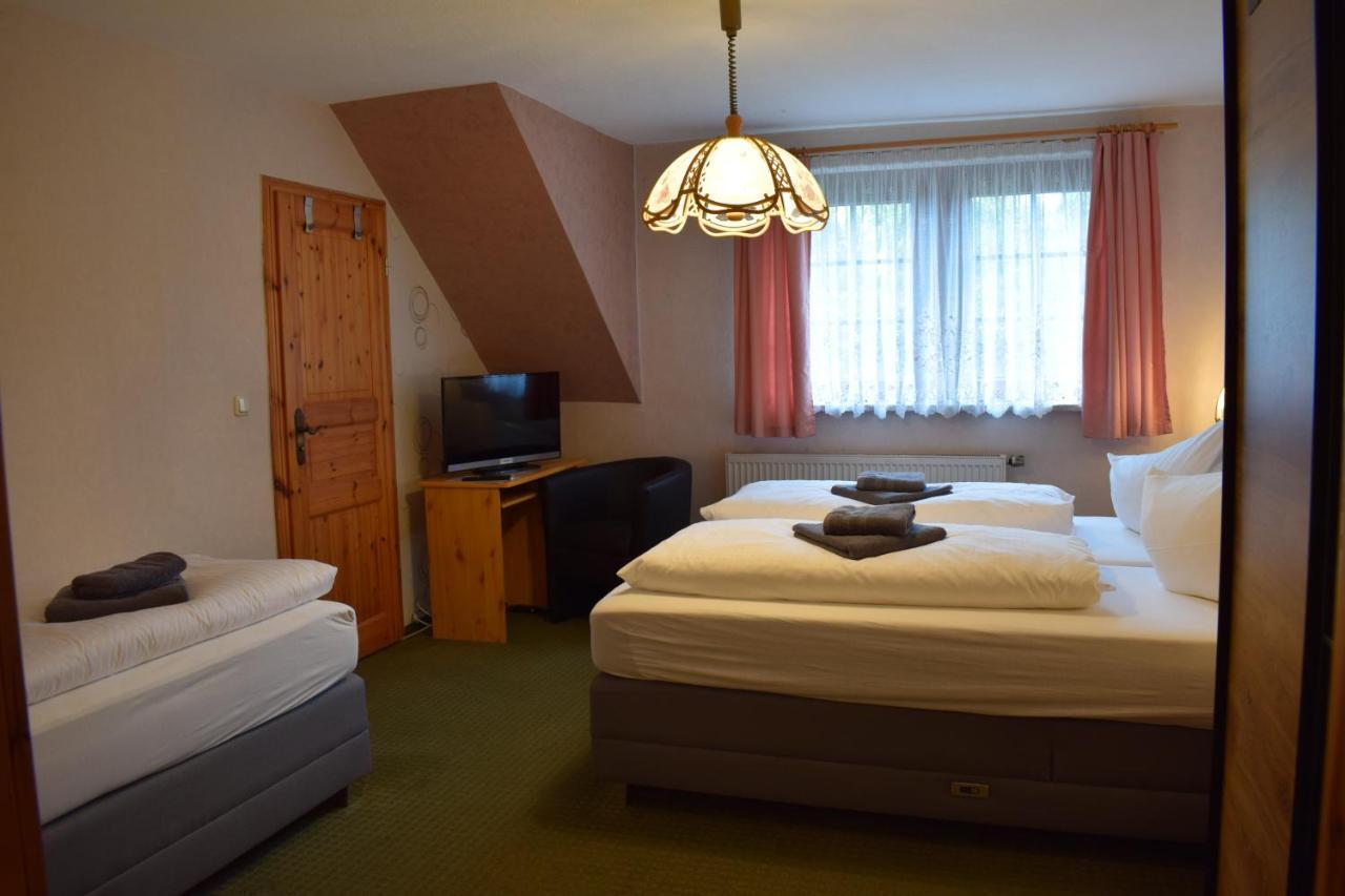 Landhotel "Lichte Aue" Lichtenau Stutzengrun Exterior foto